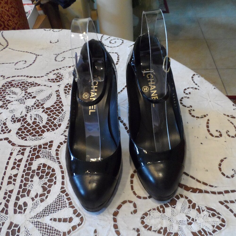 Chanel Black Calf Patent Leather Mary Jane Pumps/Cap Toe/Texture Heel Size 37.5B